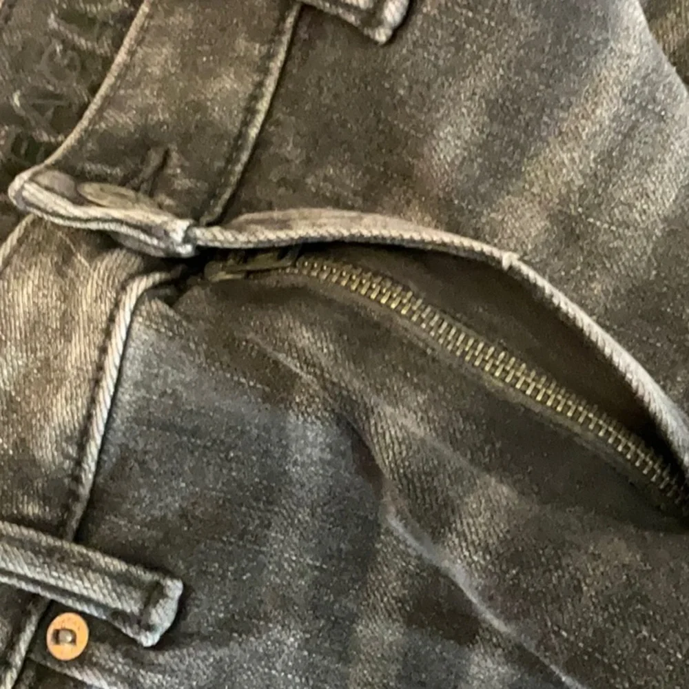 American Eagle men’s slim black distressed